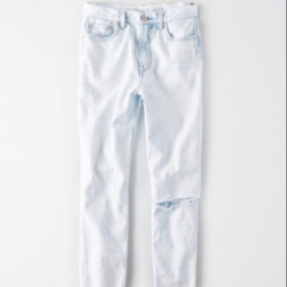 NWT American Eagle Mom Jeans size 16
